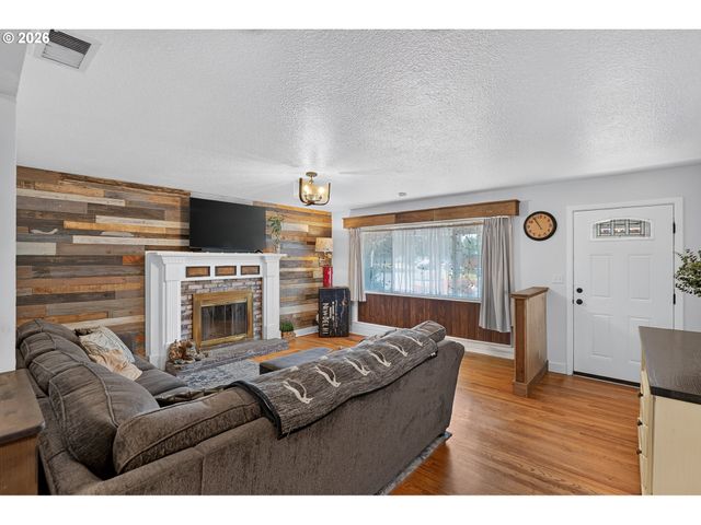 1549 Ne 9TH St, Mc Minnville, OR 97128