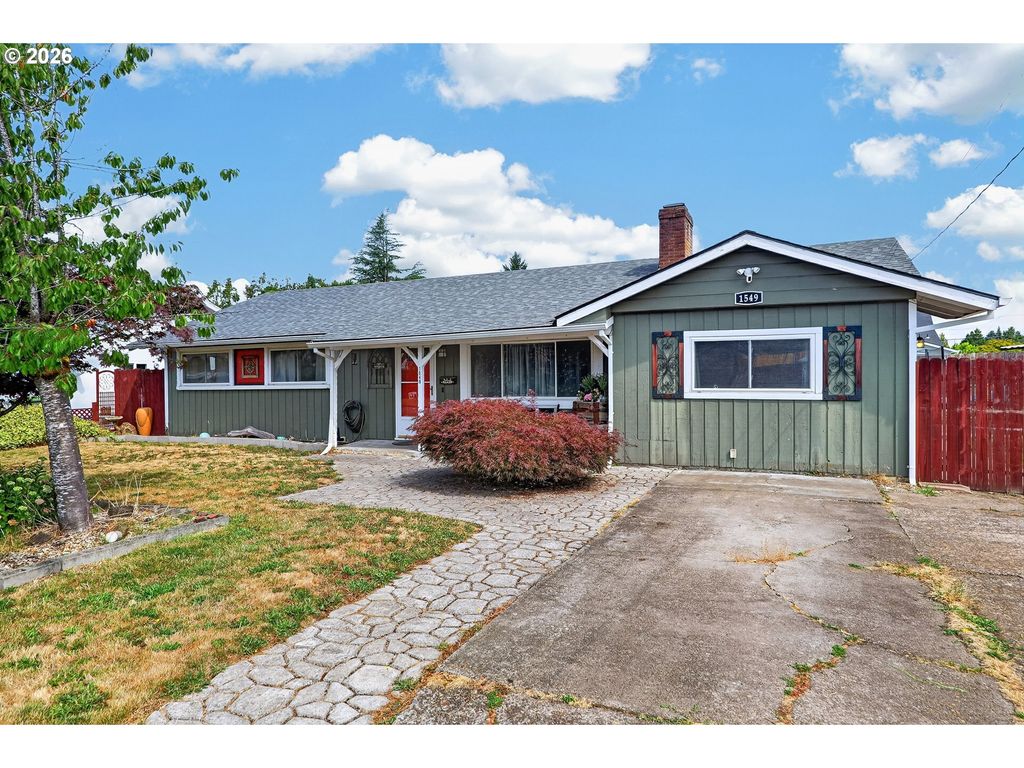 Image 1 of property listing at 1549 Ne 9TH St, Mc Minnville, OR 97128