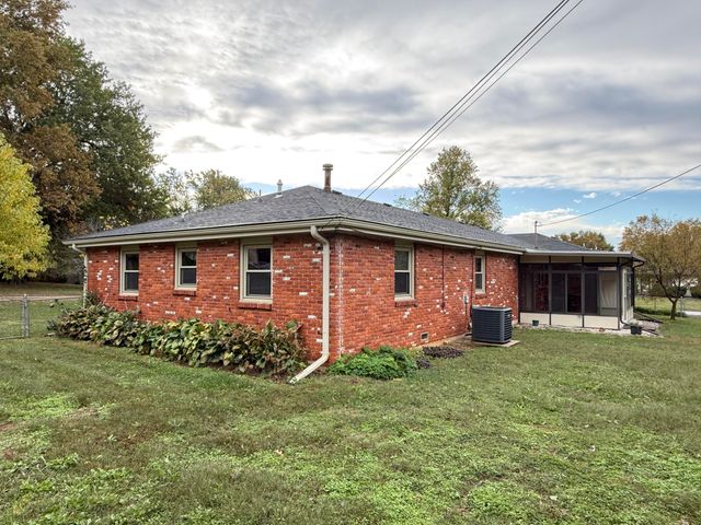 3945 S Parkcrest Avenue, Springfield, MO 65807