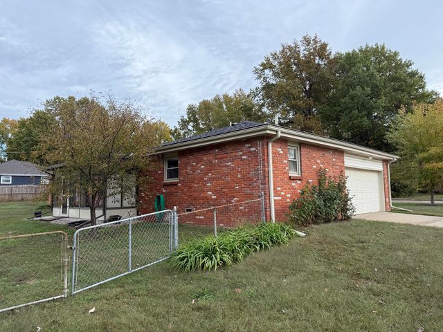 3945 S Parkcrest Avenue, Springfield, MO 65807