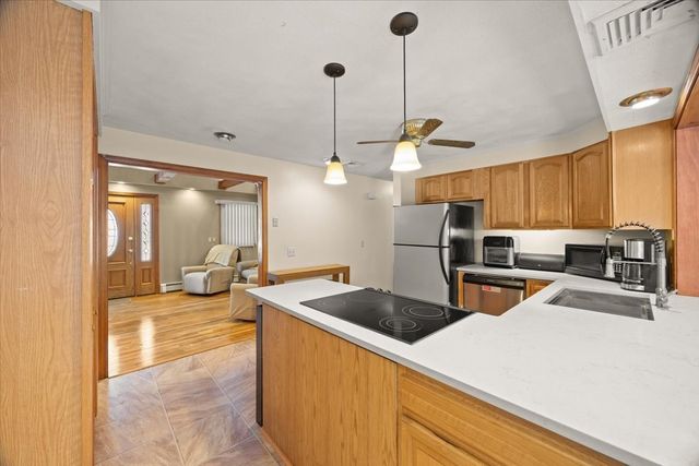 58 Briarwood Dr, Taunton, MA 02780