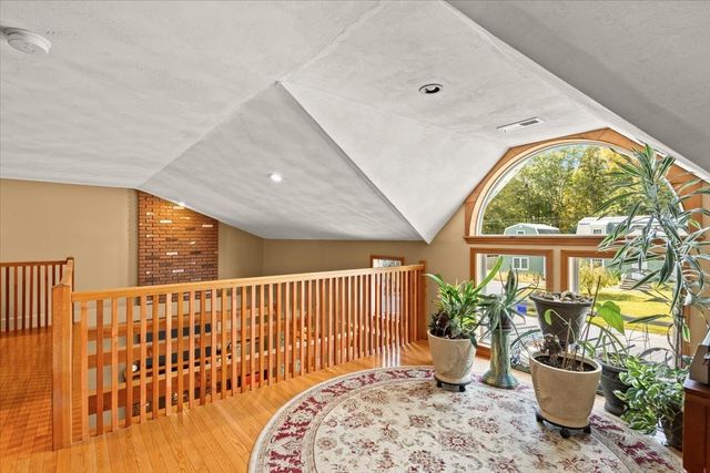 58 Briarwood Dr, Taunton, MA 02780