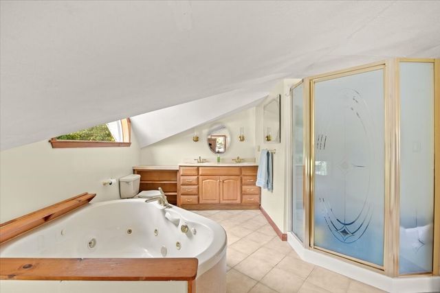 58 Briarwood Dr, Taunton, MA 02780