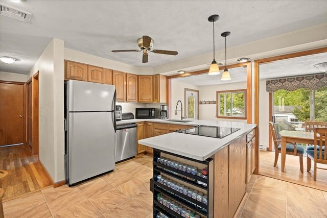 58 Briarwood Dr, Taunton, MA 02780