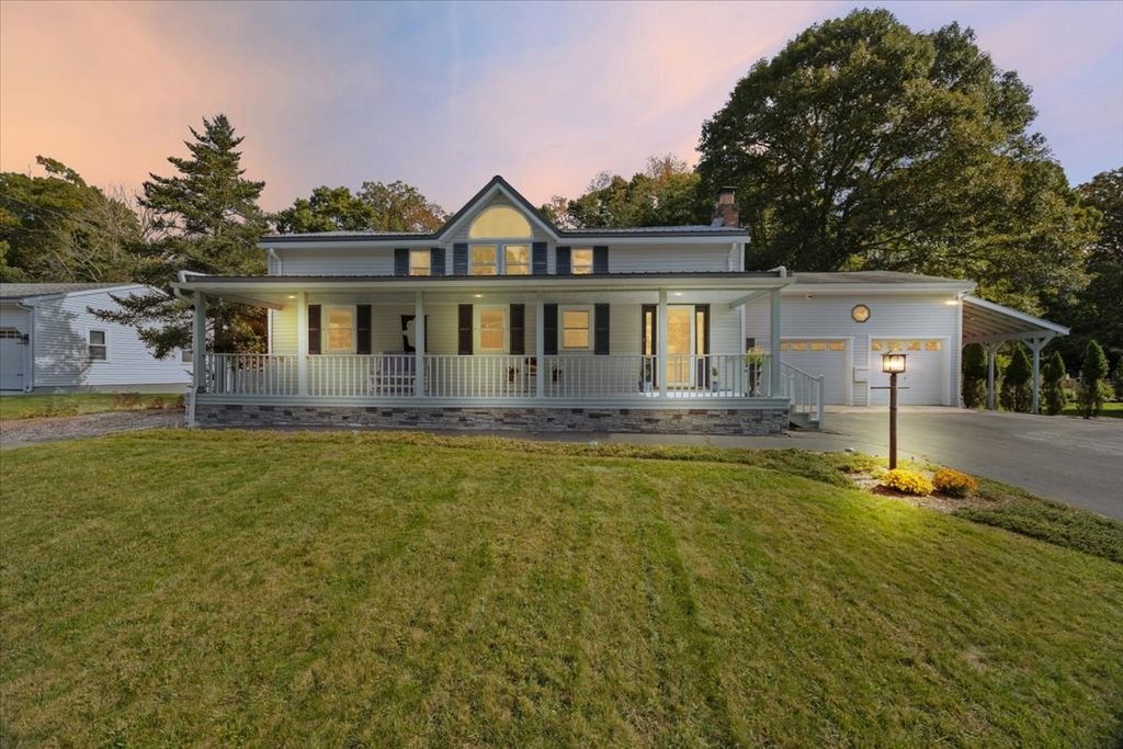 58 Briarwood Dr, Taunton, MA 02780