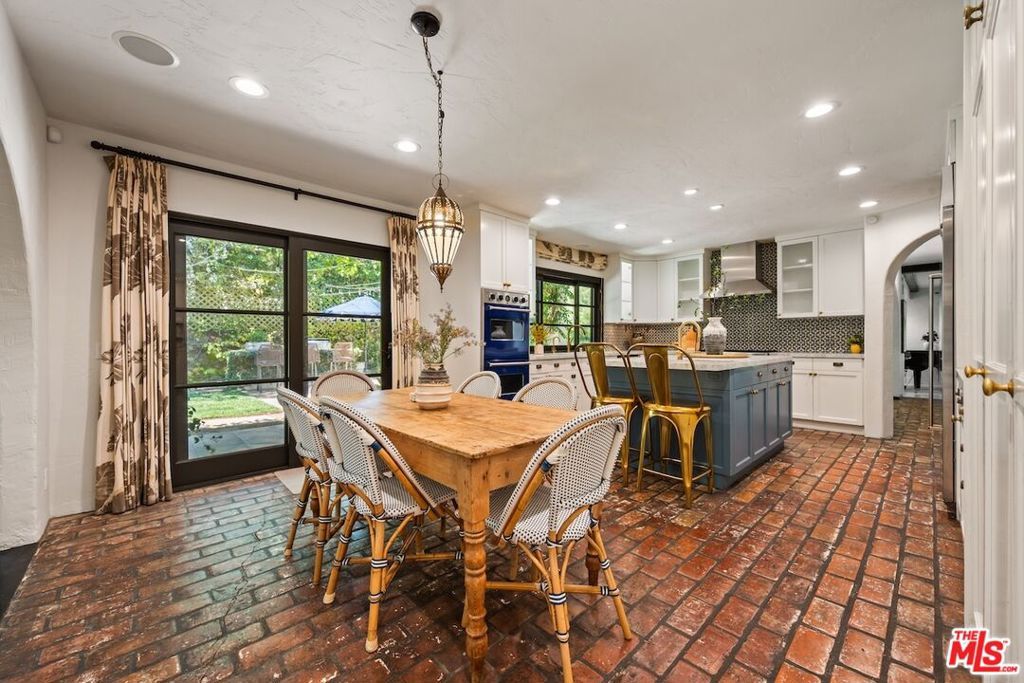 Image 14 of property listing at 11662 Duque Drive, Studio City, CA 91604