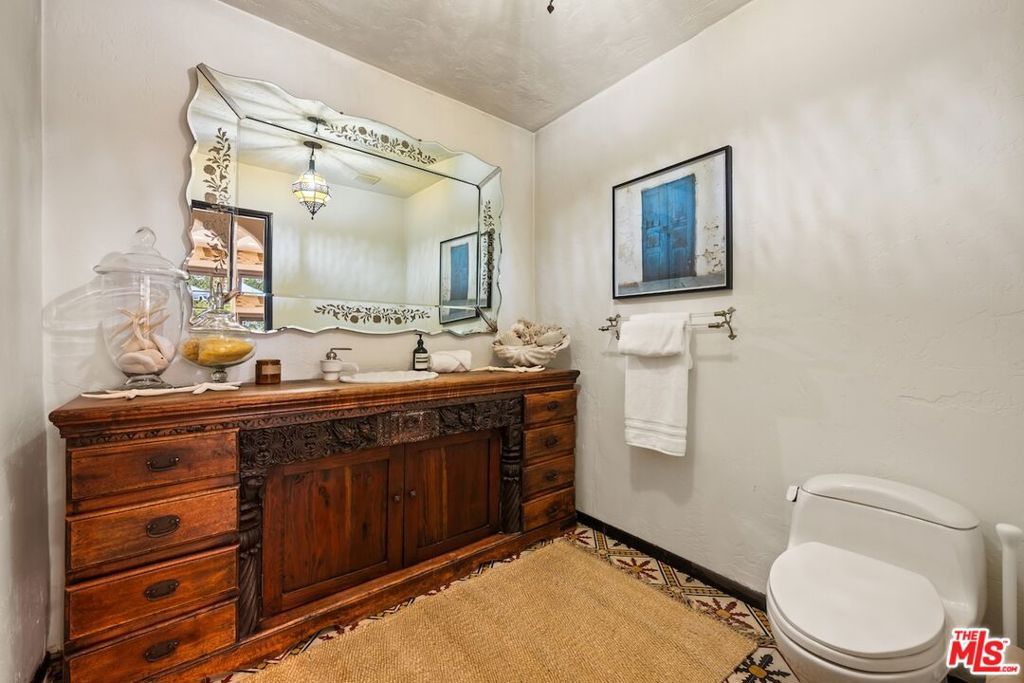 Image 19 of property listing at 11662 Duque Drive, Studio City, CA 91604