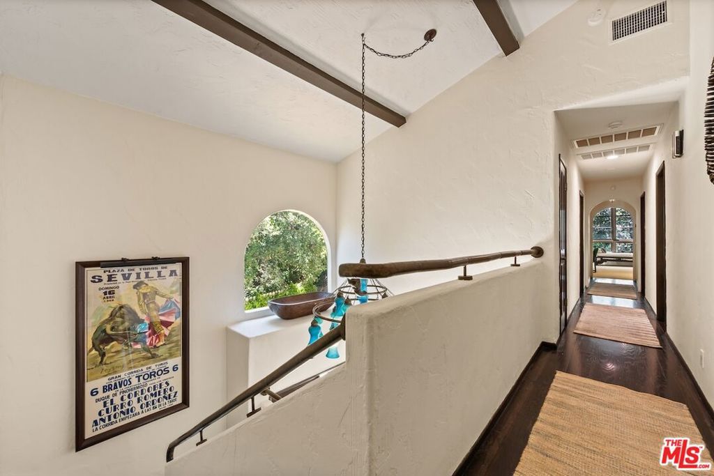 Image 20 of property listing at 11662 Duque Drive, Studio City, CA 91604