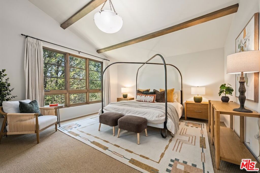 Image 21 of property listing at 11662 Duque Drive, Studio City, CA 91604