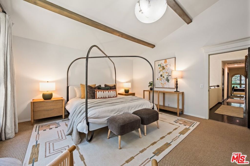 Image 22 of property listing at 11662 Duque Drive, Studio City, CA 91604