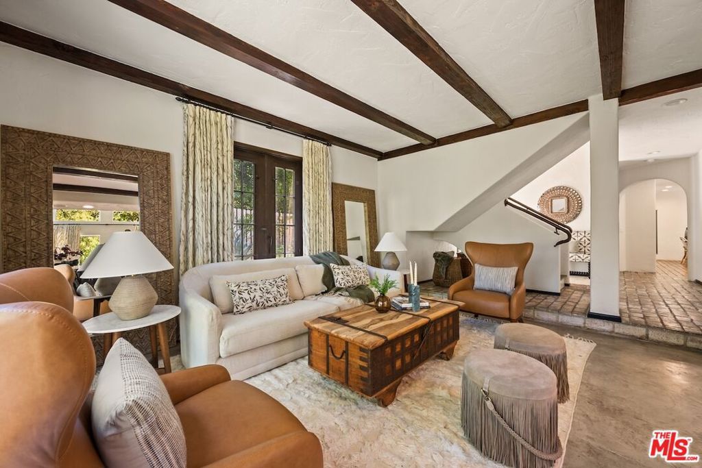 Image 3 of property listing at 11662 Duque Drive, Studio City, CA 91604