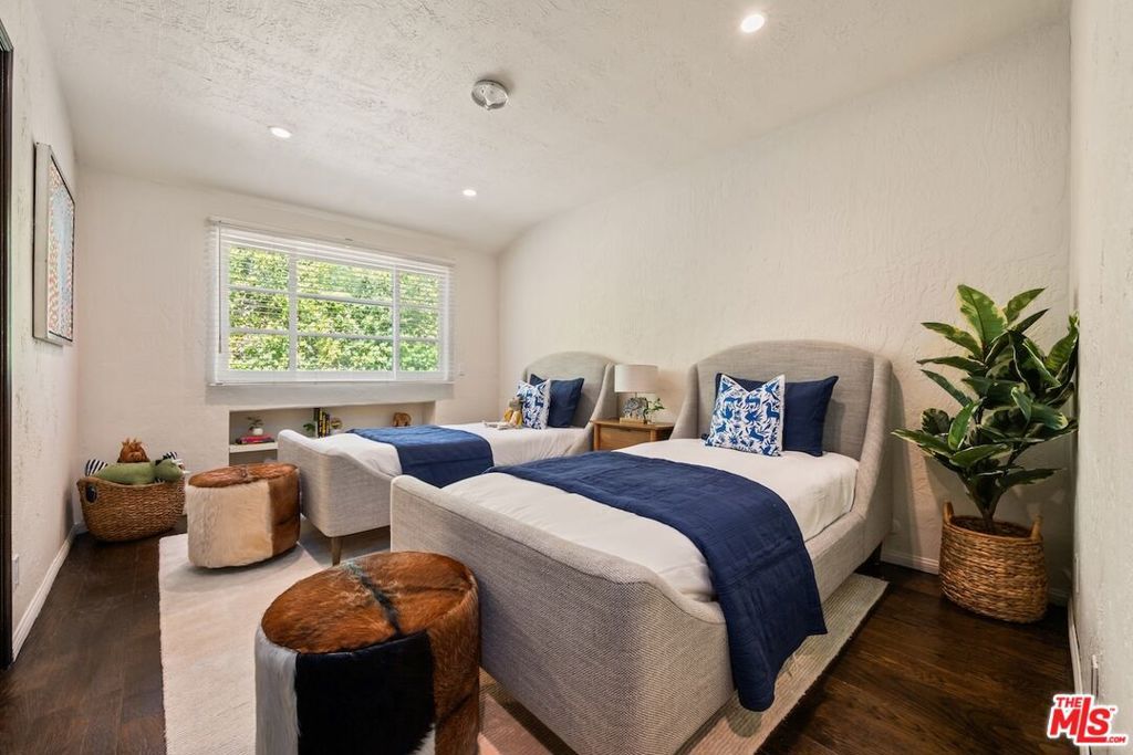 Image 31 of property listing at 11662 Duque Drive, Studio City, CA 91604