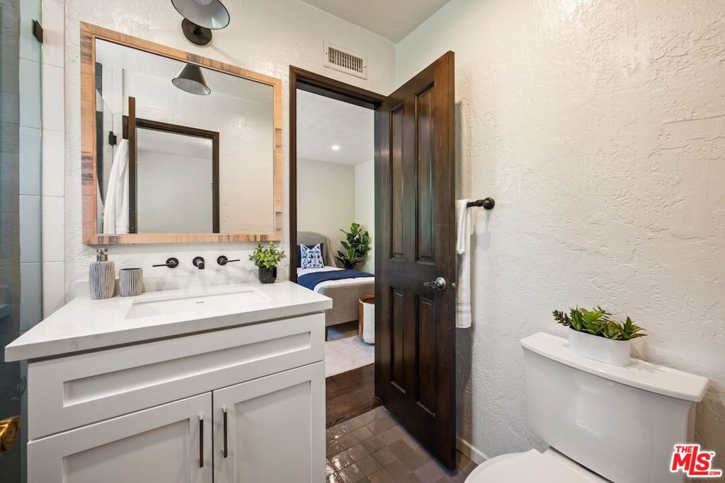 Image 32 of property listing at 11662 Duque Drive, Studio City, CA 91604