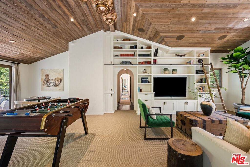 Image 36 of property listing at 11662 Duque Drive, Studio City, CA 91604