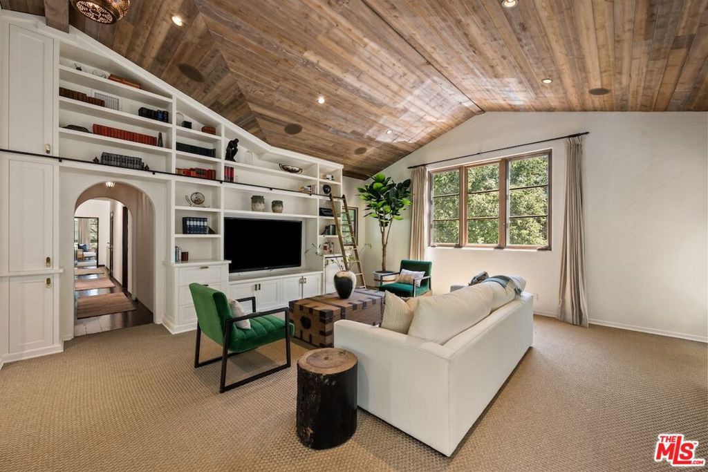Image 37 of property listing at 11662 Duque Drive, Studio City, CA 91604