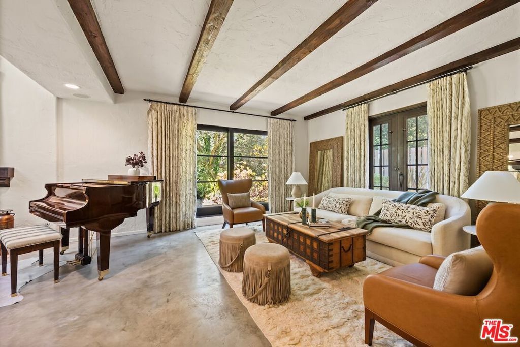 Image 4 of property listing at 11662 Duque Drive, Studio City, CA 91604