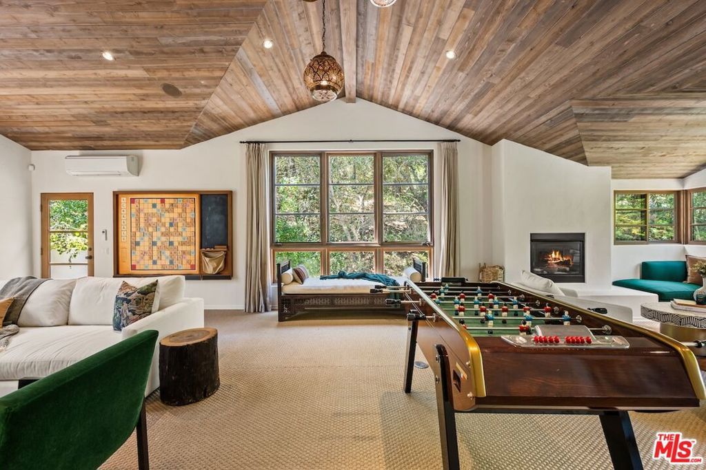 Image 40 of property listing at 11662 Duque Drive, Studio City, CA 91604