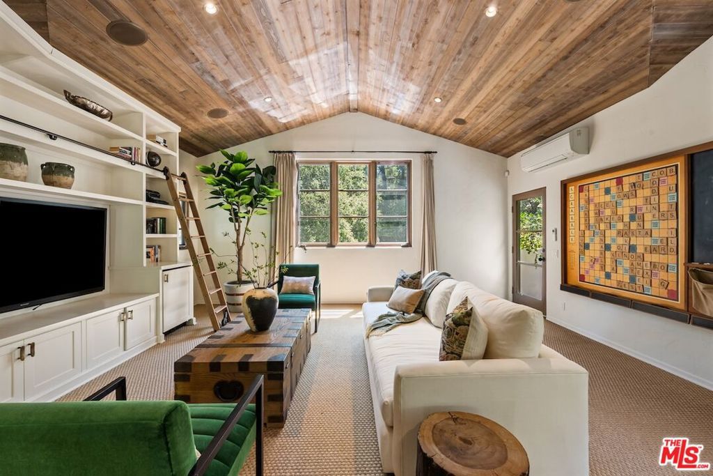 Image 41 of property listing at 11662 Duque Drive, Studio City, CA 91604