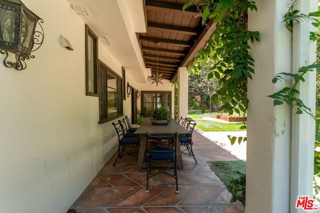 Image 49 of property listing at 11662 Duque Drive, Studio City, CA 91604