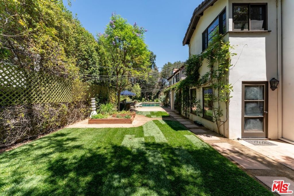 Image 51 of property listing at 11662 Duque Drive, Studio City, CA 91604