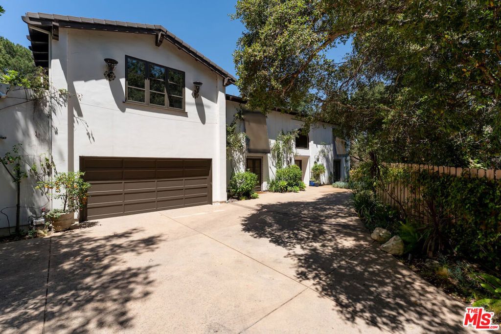 Image 53 of property listing at 11662 Duque Drive, Studio City, CA 91604
