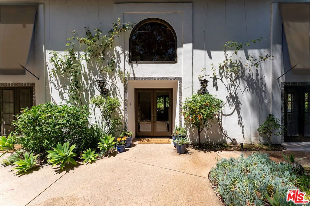 Image 54 of property listing at 11662 Duque Drive, Studio City, CA 91604