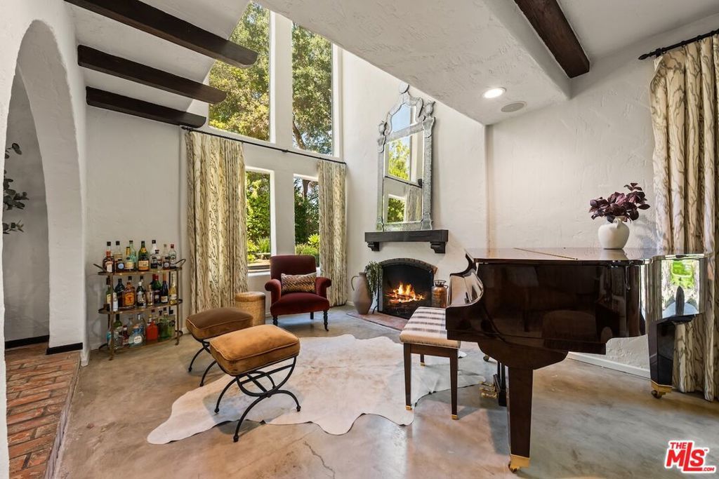 Image 6 of property listing at 11662 Duque Drive, Studio City, CA 91604