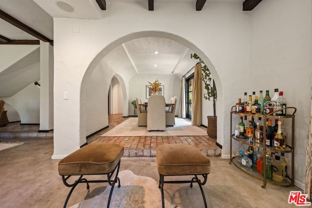 Image 7 of property listing at 11662 Duque Drive, Studio City, CA 91604