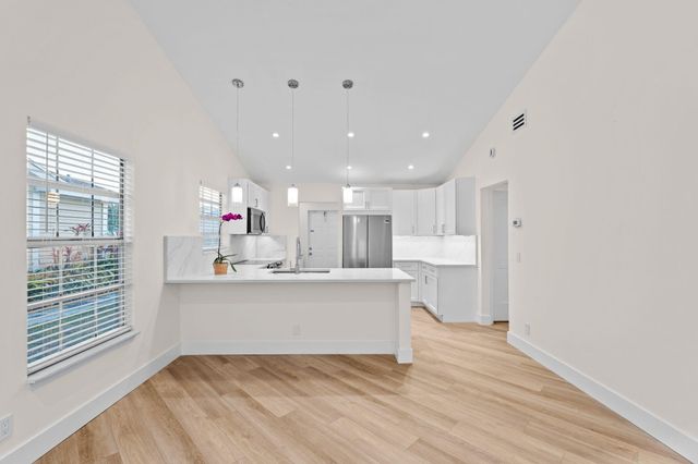 1662 Royal Forest Court, West Palm Beach, FL 33406