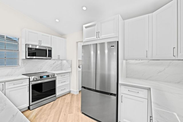 1662 Royal Forest Court, West Palm Beach, FL 33406