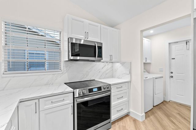 1662 Royal Forest Court, West Palm Beach, FL 33406