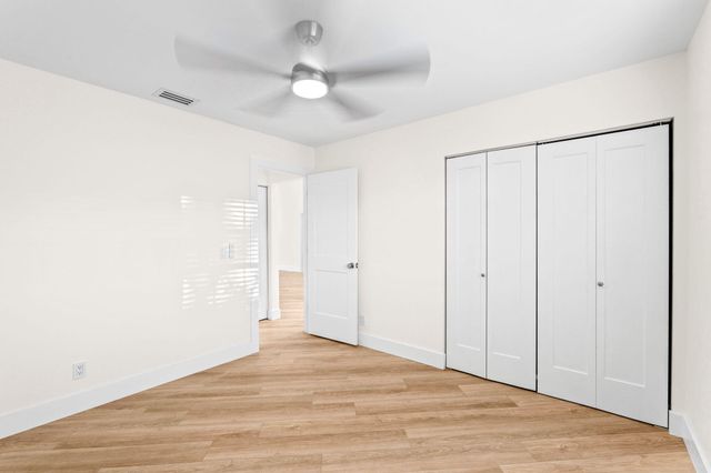 1662 Royal Forest Court, West Palm Beach, FL 33406