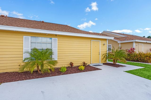 1662 Royal Forest Court, West Palm Beach, FL 33406