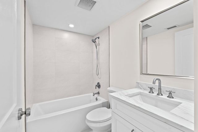 1662 Royal Forest Court, West Palm Beach, FL 33406