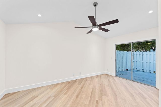 1662 Royal Forest Court, West Palm Beach, FL 33406