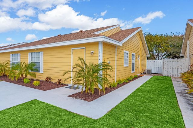 1662 Royal Forest Court, West Palm Beach, FL 33406