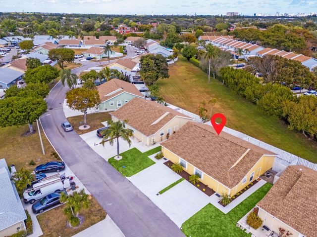 1662 Royal Forest Court, West Palm Beach, FL 33406