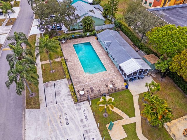 1662 Royal Forest Court, West Palm Beach, FL 33406