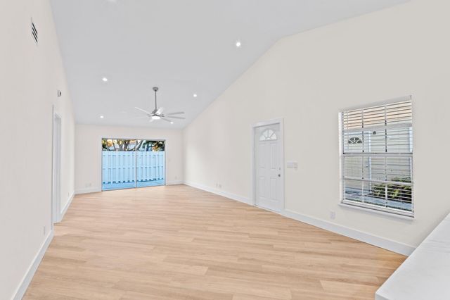 1662 Royal Forest Court, West Palm Beach, FL 33406