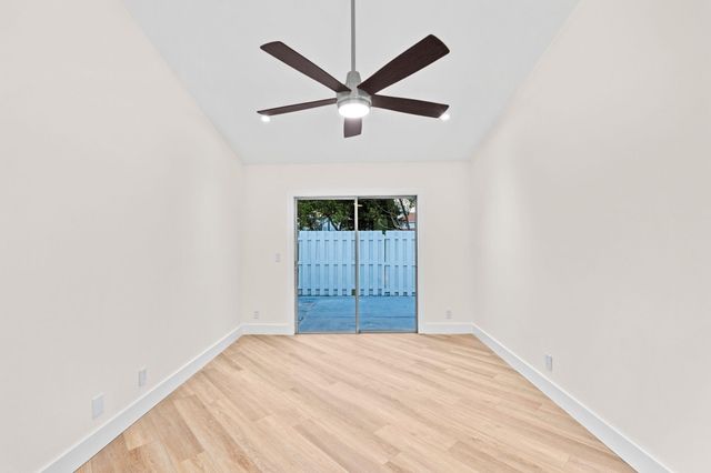 1662 Royal Forest Court, West Palm Beach, FL 33406