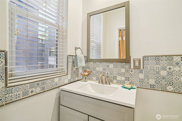 534 25th Avenue S, Seattle, WA 98144