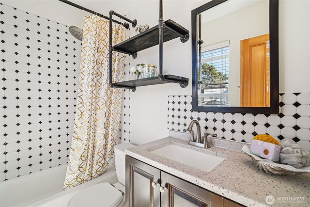 534 25th Avenue S, Seattle, WA 98144