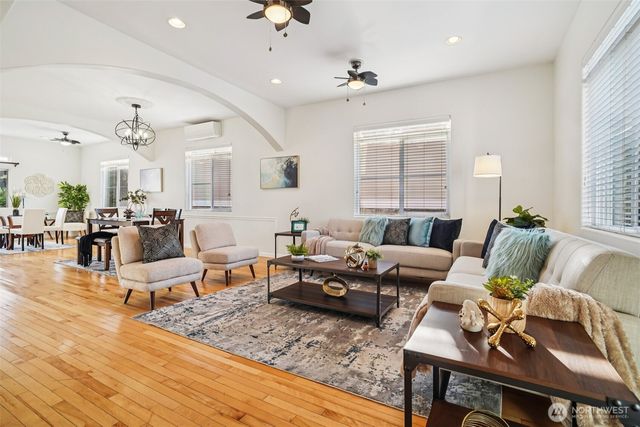 534 25th Avenue S, Seattle, WA 98144