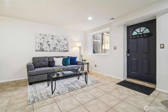 534 25th Avenue S, Seattle, WA 98144