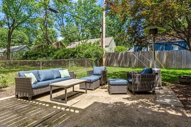 5204 W 50th Terrace, Roeland Park, KS 66205