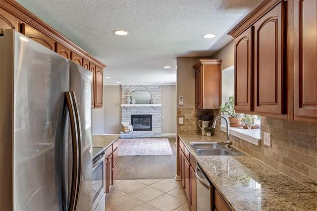 5204 W 50th Terrace, Roeland Park, KS 66205