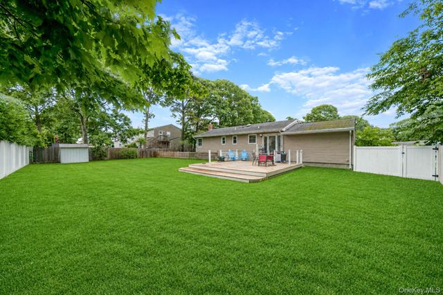 2 Amarr Drive, Shirley, NY 11967
