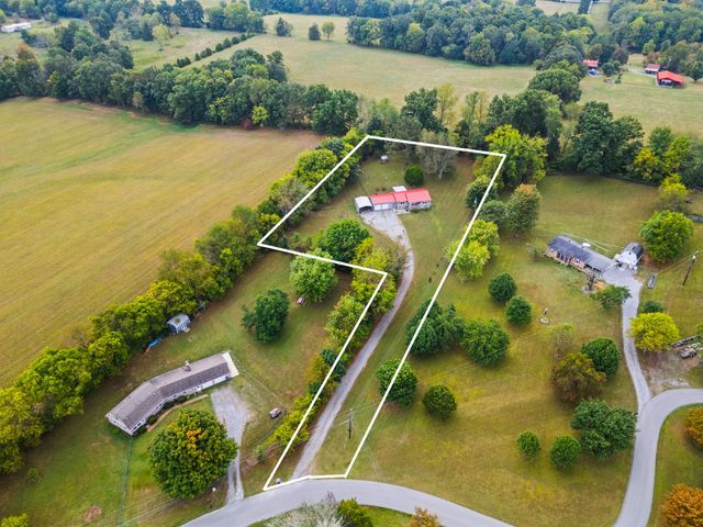 167 Denning Ln, Cottontown, TN 37048