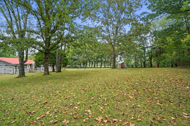 167 Denning Ln, Cottontown, TN 37048