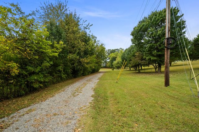 167 Denning Ln, Cottontown, TN 37048